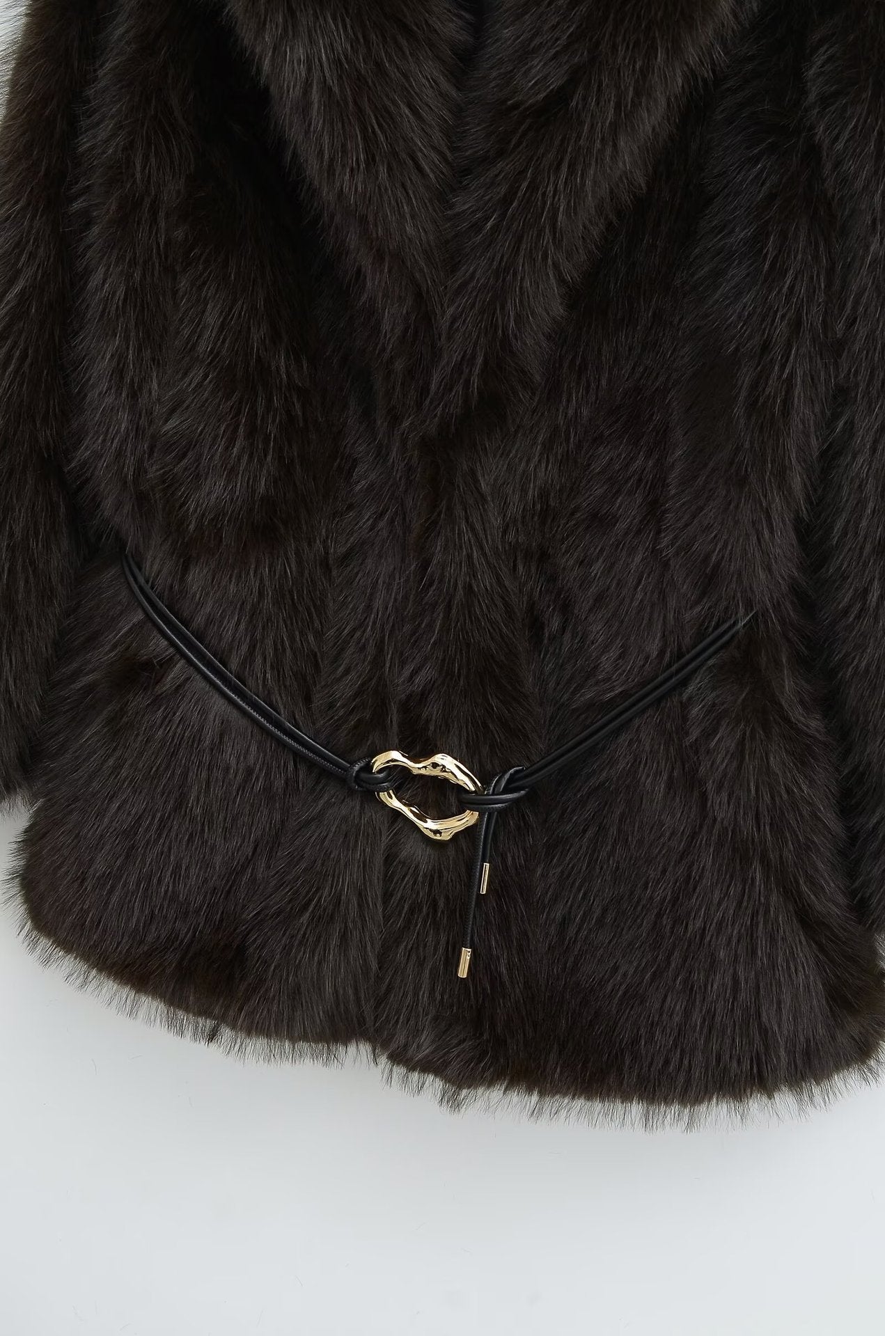 Gürtelmantel aus Kunstfell