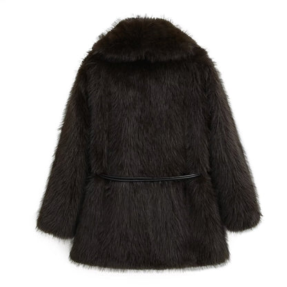 Gürtelmantel aus Kunstfell