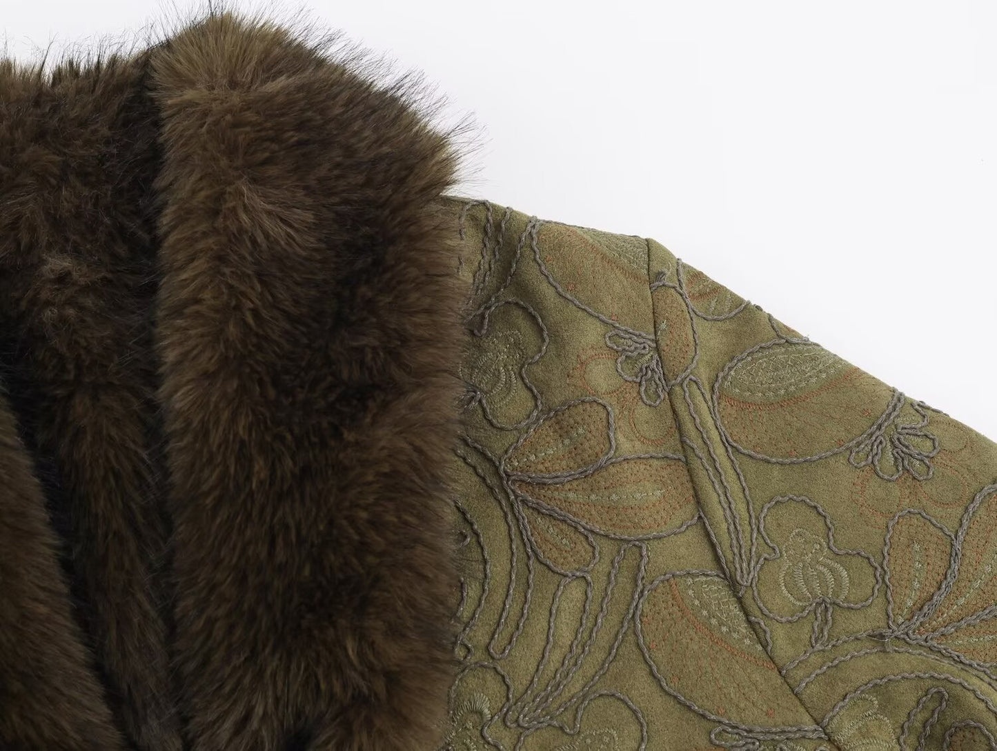 Gemusterte Brokat-Felljacke