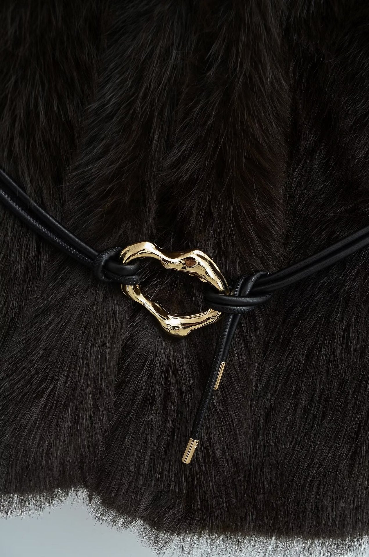 Gürtelmantel aus Kunstfell